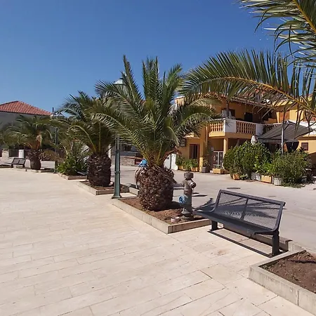 Apartment Luxury By The Sea With Private Whirlpool And Terrace 50m2 Posedarje