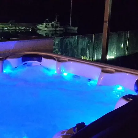 Apartment Luxury By The Sea With Private Whirlpool And Terrace 50m2 Posedarje
