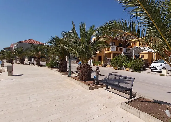 Apartment Luxury By The Sea With Private Whirlpool And Terrace 50m2 Posedarje